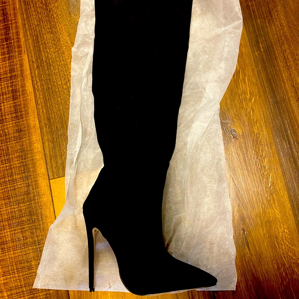 Boots size US5